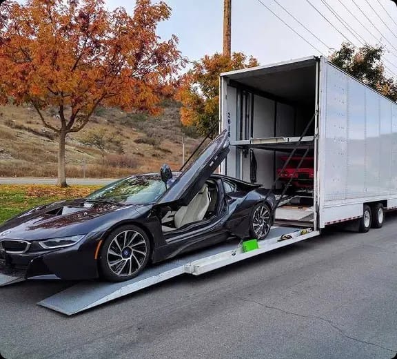 Enclosed auto transport carrier